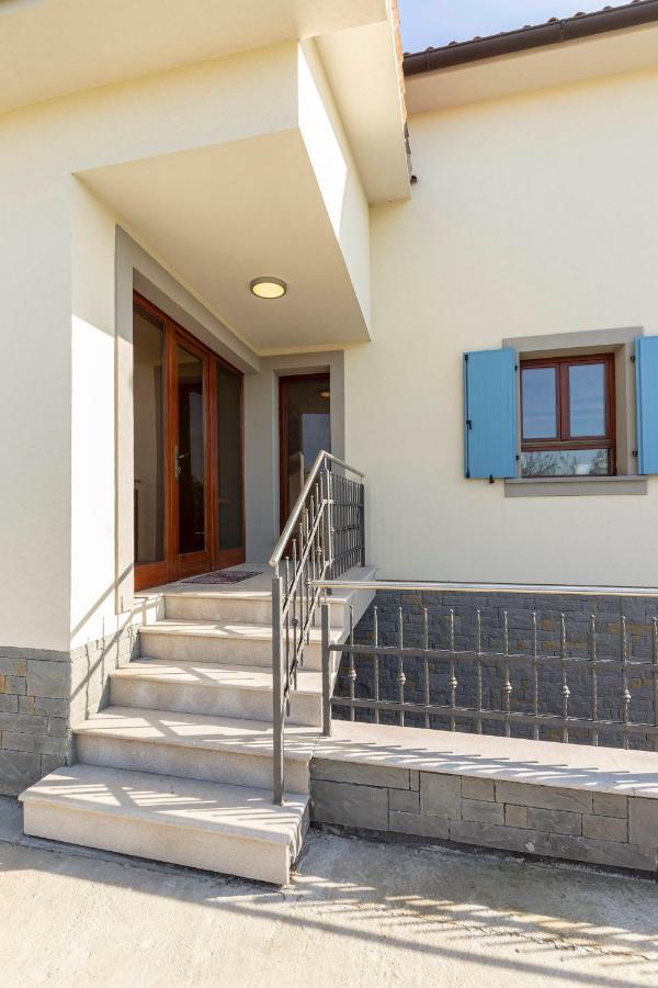 Apartma Koper Pobegi Buitenkant foto