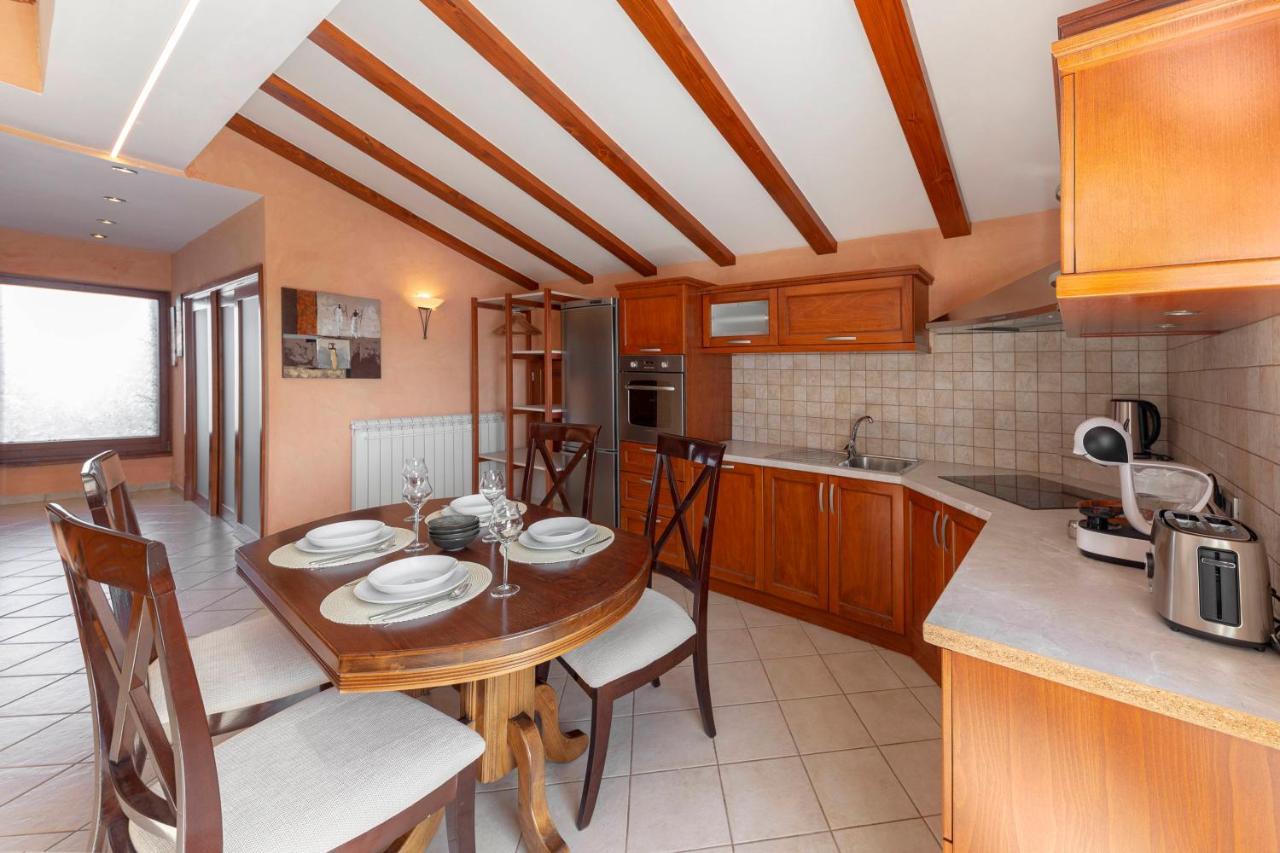 Apartma Koper Pobegi Buitenkant foto