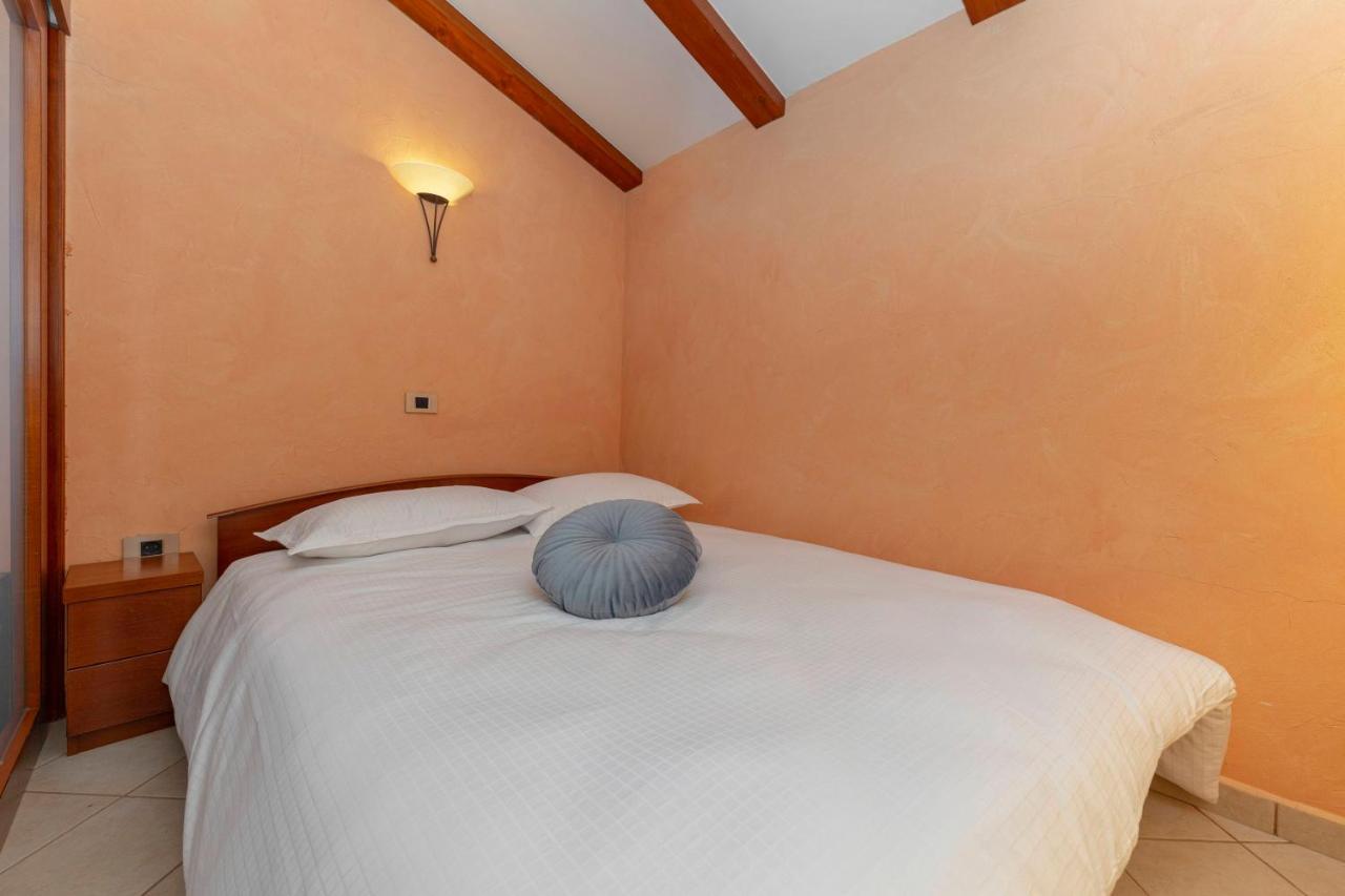 Apartma Koper Pobegi Buitenkant foto