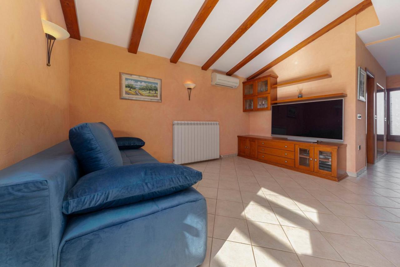 Apartma Koper Pobegi Buitenkant foto