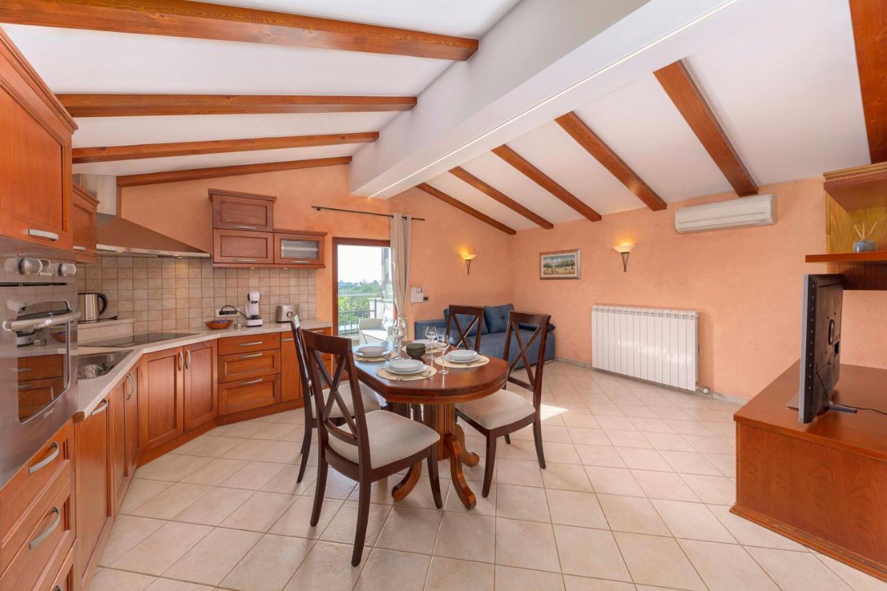 Apartma Koper Pobegi Buitenkant foto