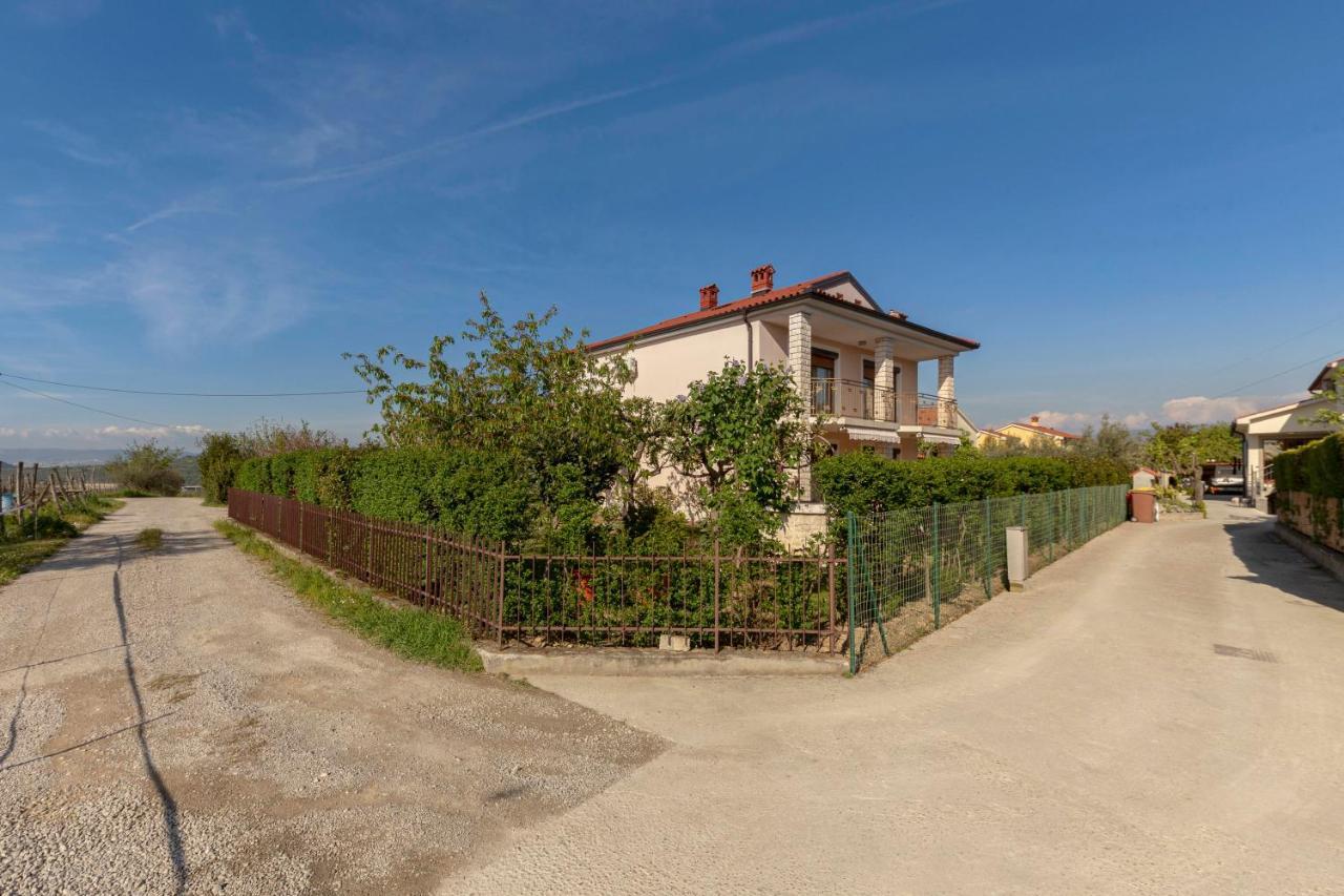 Apartma Koper Pobegi Buitenkant foto